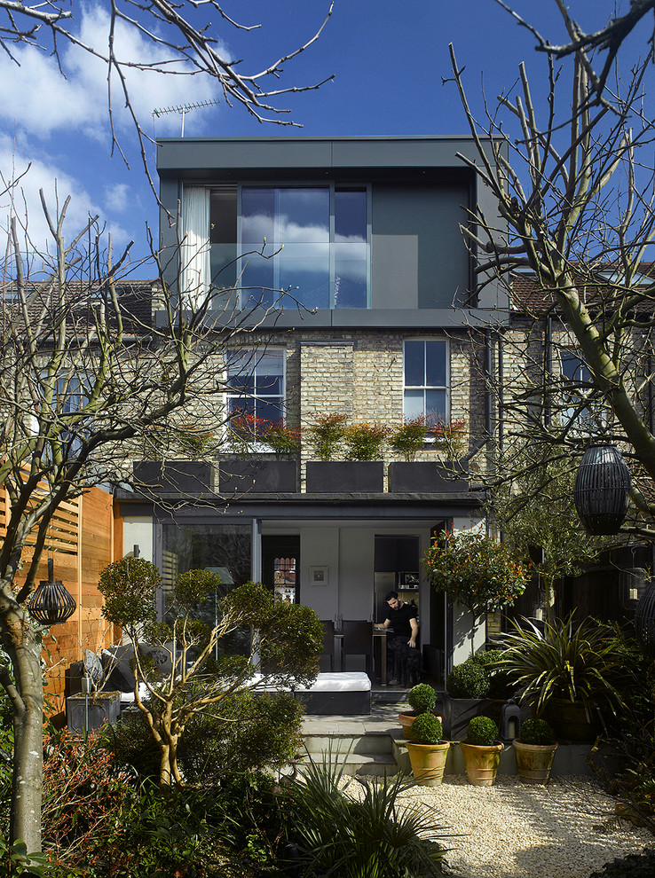 Medium sized contemporary house exterior in London with three floors and a flat roof.