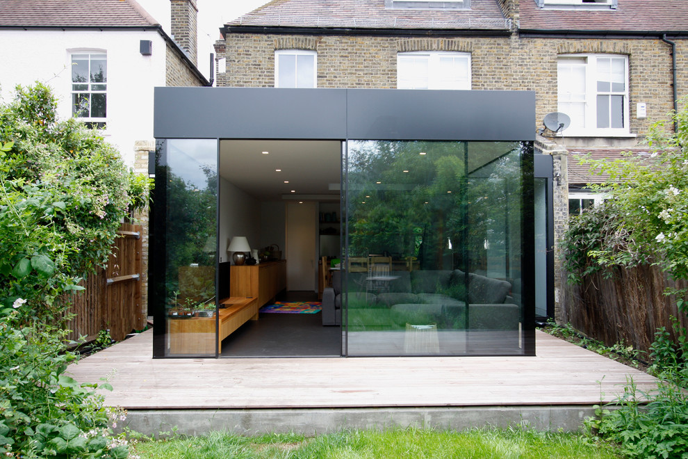 This is an example of a contemporary rear extension in Buckinghamshire.