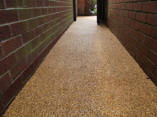 DOMESTIC DRIVEWAY SURFACING RESIN BOUND GRAVEL DRIVEWAYS LONDON - Country -  House Exterior - London | Houzz UK