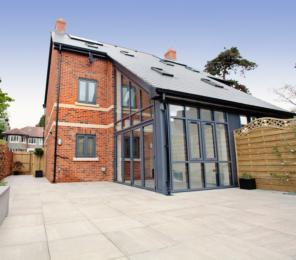 Photo of a contemporary house exterior in Cardiff.