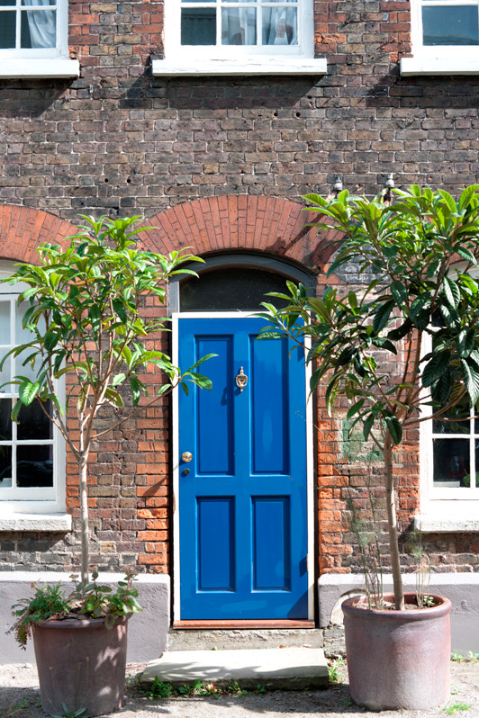 Elegant exterior home photo in Sussex
