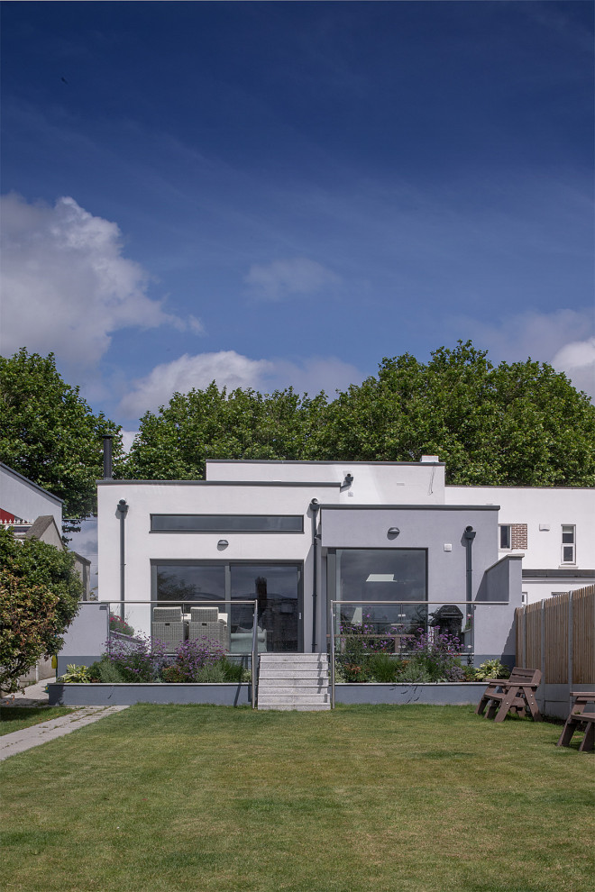 ダブリンにあるコンテンポラリースタイルのおしゃれな家の外観の写真