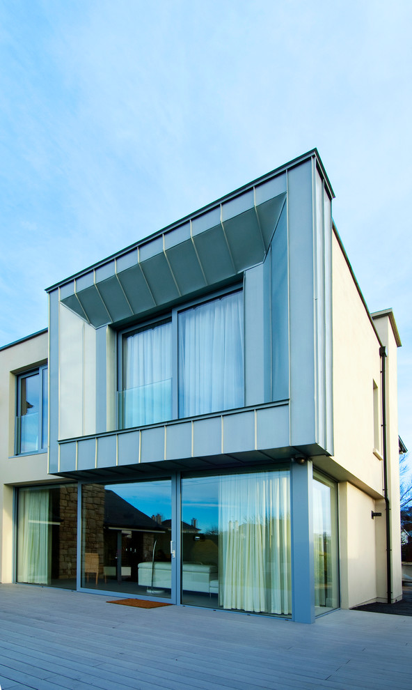 Modernes Haus mit Metallfassade in London