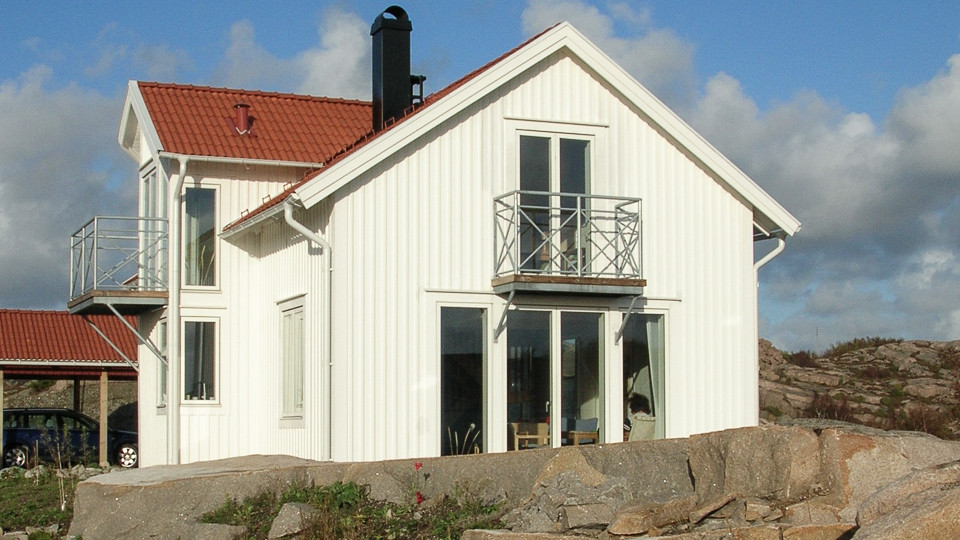 Idées déco pour une façade de maison scandinave.