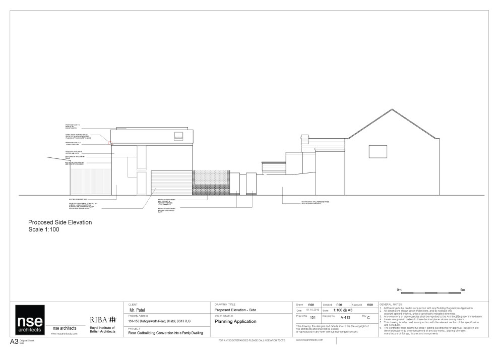 Mittelgroßes, Zweistöckiges Modernes Einfamilienhaus mit Mix-Fassade, weißer Fassadenfarbe, Satteldach und Ziegeldach in Sonstige