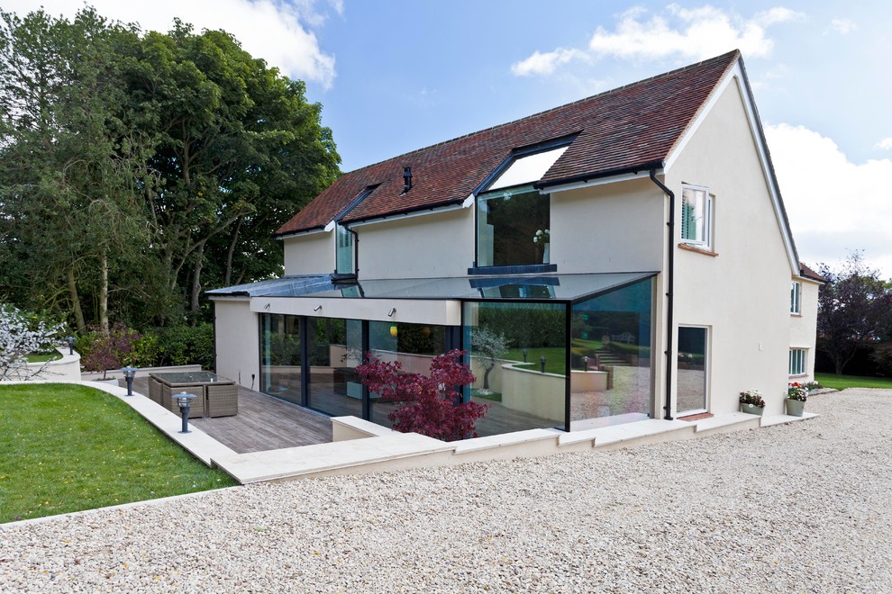 This is an example of a contemporary house exterior in Oxfordshire.