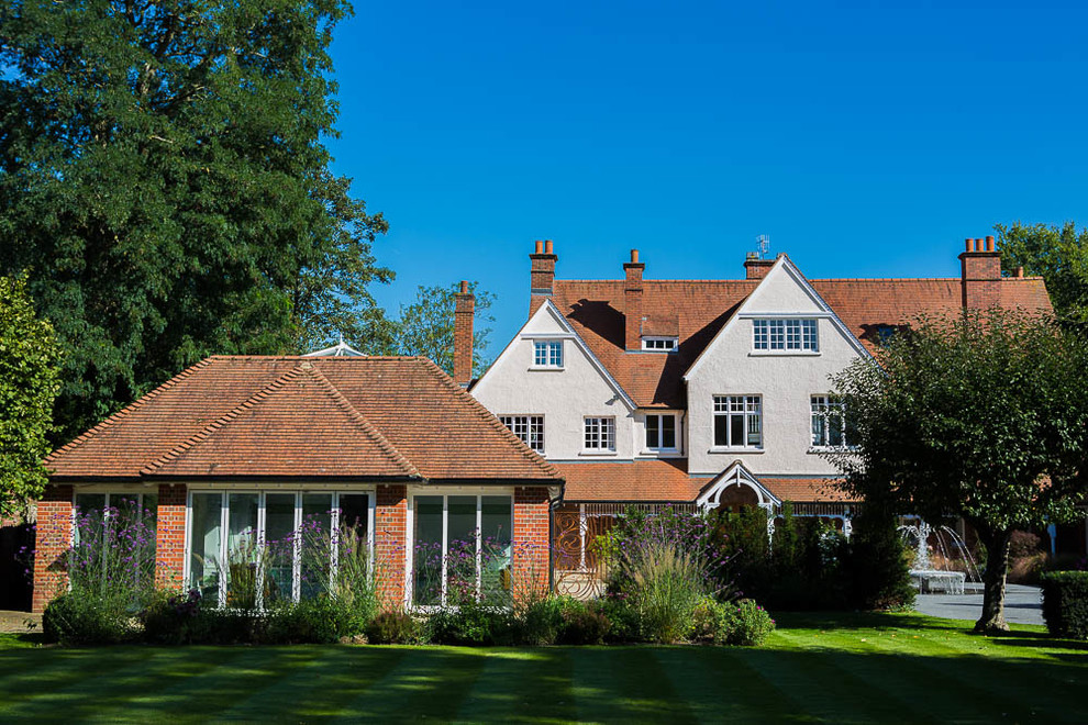 This is an example of a classic house exterior in Buckinghamshire.