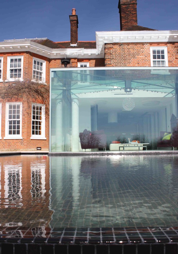 Inspiration for a contemporary glass house exterior in London.