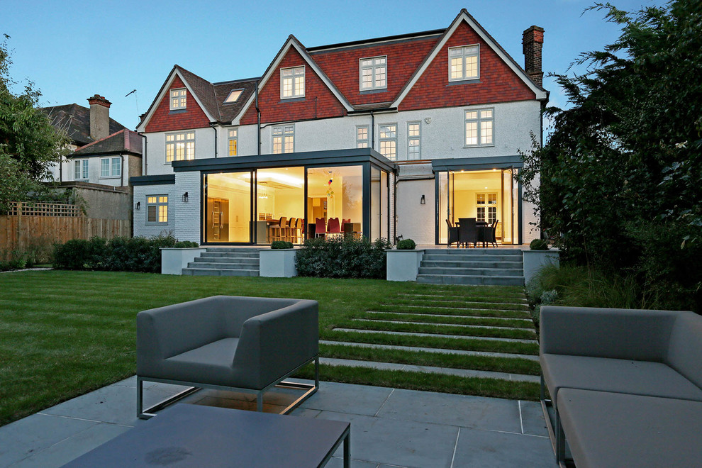 This is an example of a contemporary house exterior in London.