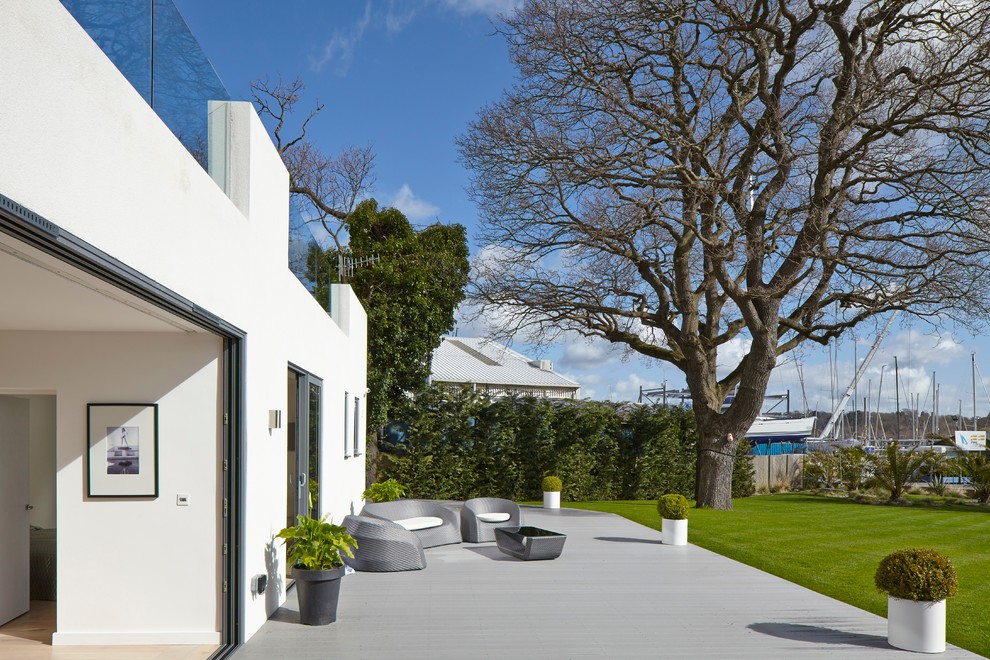 Inspiration for a contemporary house exterior in Hampshire.