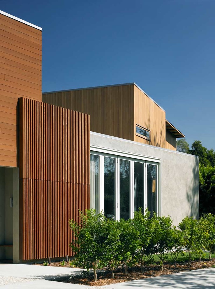 This is an example of a modern house exterior in Los Angeles with wood cladding.