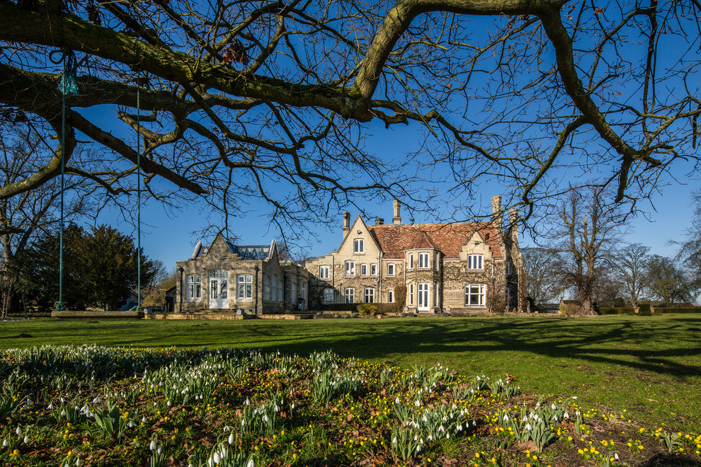 Design ideas for a classic house exterior in Cambridgeshire.
