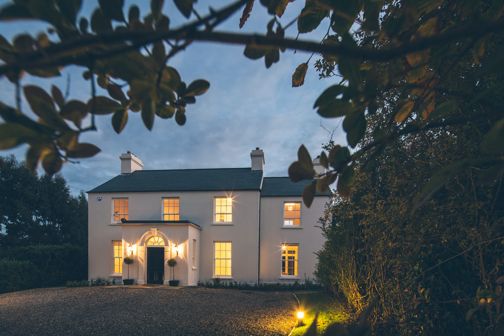 MODEST, SIMPLISTIC CLASSICAL FAMILY HOME. Traditional Exterior