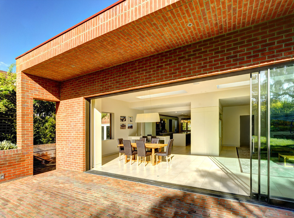 Photo of a large and brown modern bungalow brick house exterior in London.