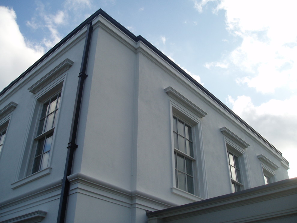 マンチェスターにあるトラディショナルスタイルのおしゃれな家の外観の写真