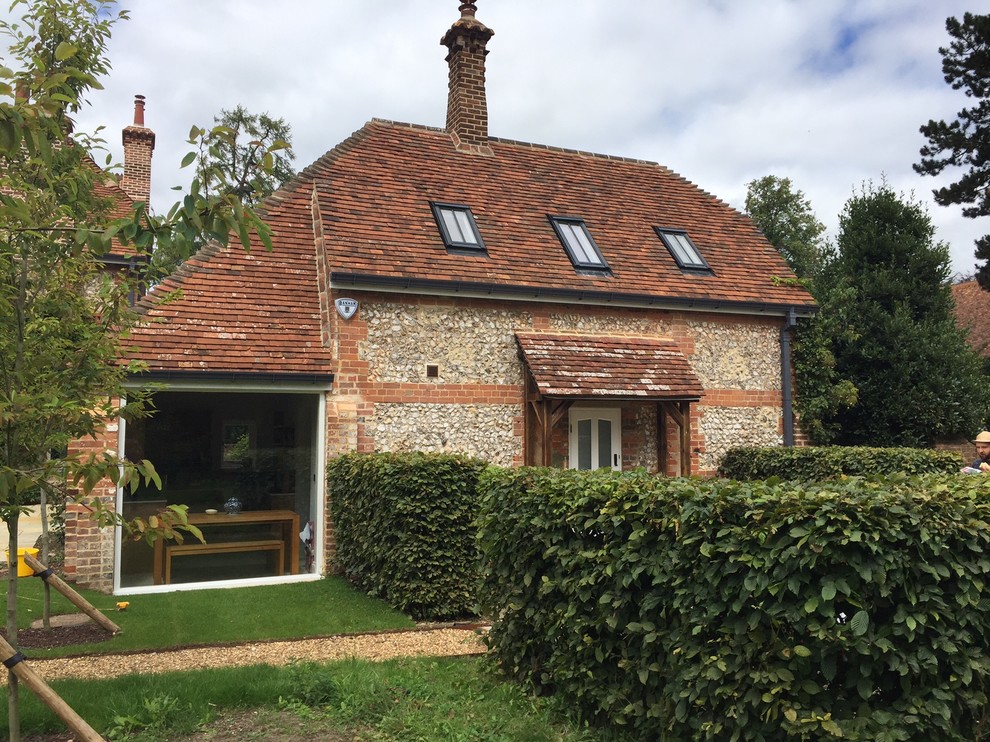 Example of a trendy exterior home design in Oxfordshire