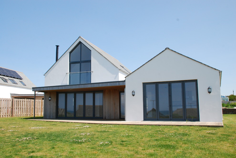 Пример оригинального дизайна: двухэтажный дом в морском стиле