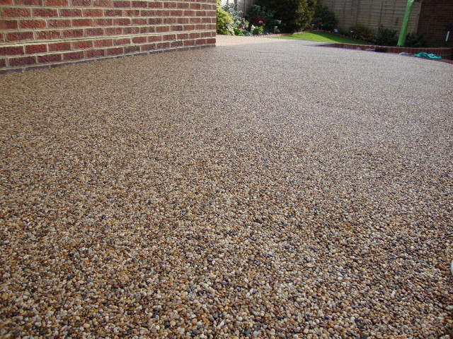 PEBBLE MAGIC RESIN BOUND SURFACES PAVING DRIVES GRAVEL LEEDS WEST YORKSHIRE  - Modern - House Exterior - Other | Houzz UK