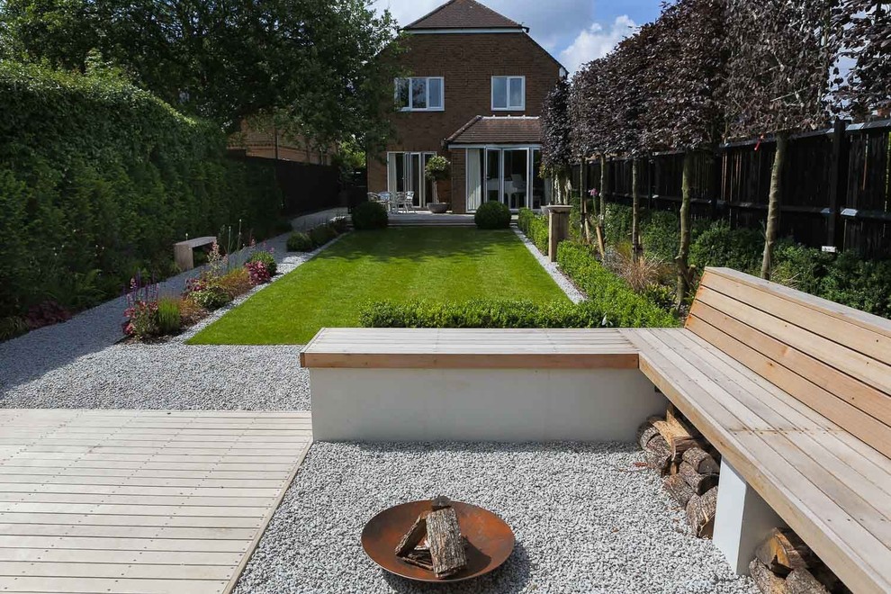Inspiration for a contemporary exterior home remodel in Buckinghamshire