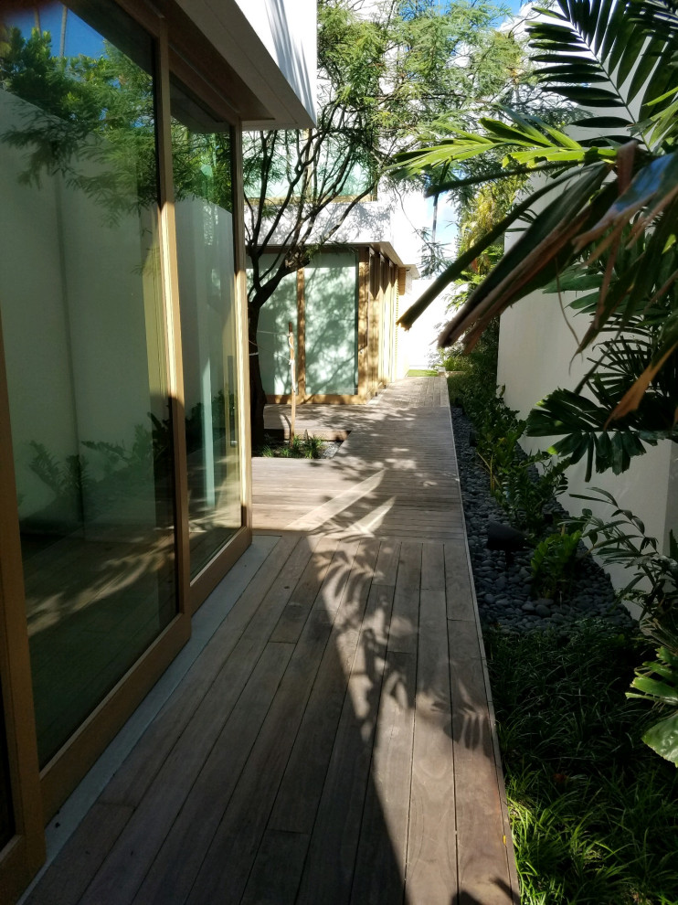 Inspiration for a contemporary exterior home remodel in Hawaii