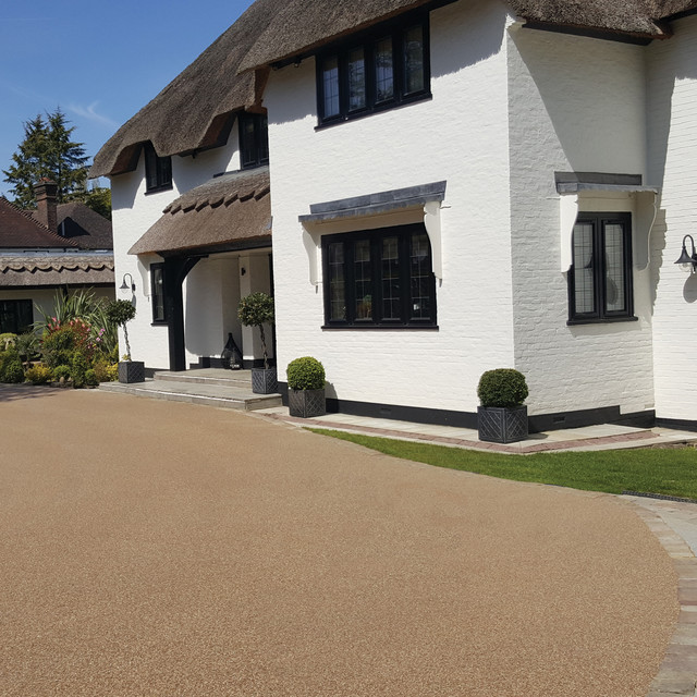 Resin bound gravel drive Orpington, Kent Traditional House Exterior