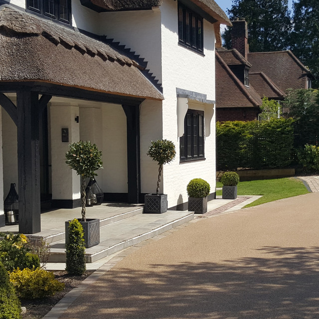 Resin bound gravel drive Orpington, Kent Traditional House Exterior