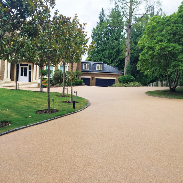 Resin bound gravel driveways from Clearstone Façade Sussex par