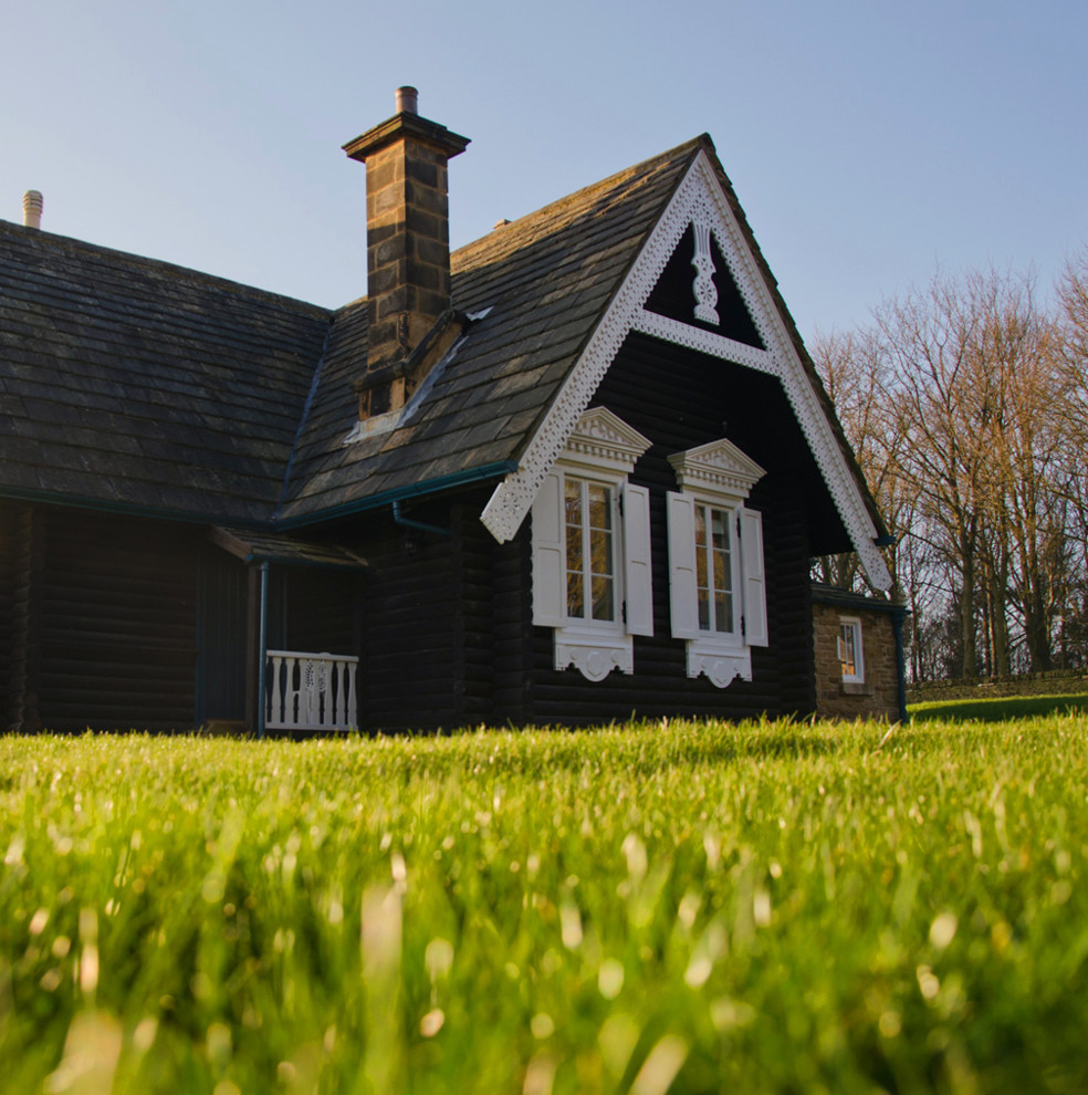 Russian Cottage refreshed with linseed paint Traditional Exterior