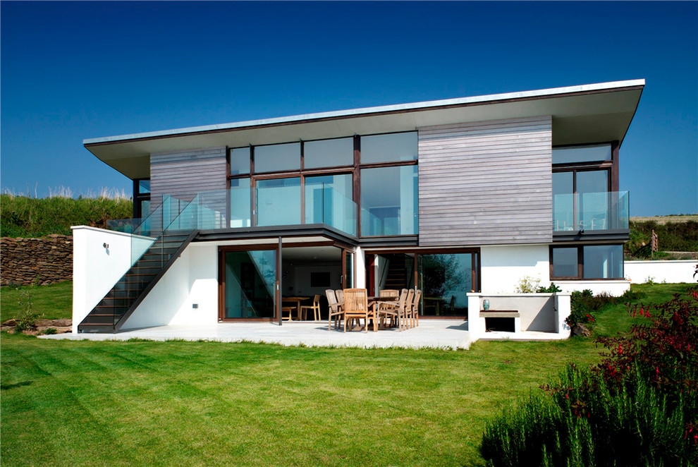 Idées déco pour une façade de maison contemporaine à un étage.