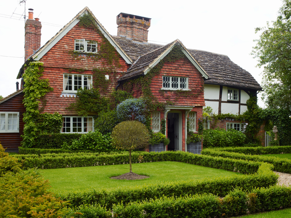Country exterior home idea in London