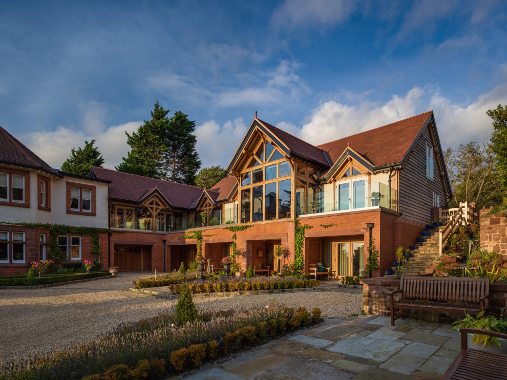 Zweistöckiges Country Einfamilienhaus mit Mix-Fassade, roter Fassadenfarbe, Satteldach und rotem Dach in Sonstige
