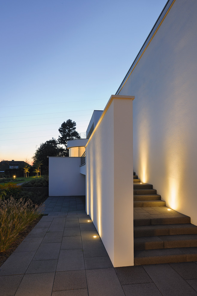 Modern exterior home idea in Surrey