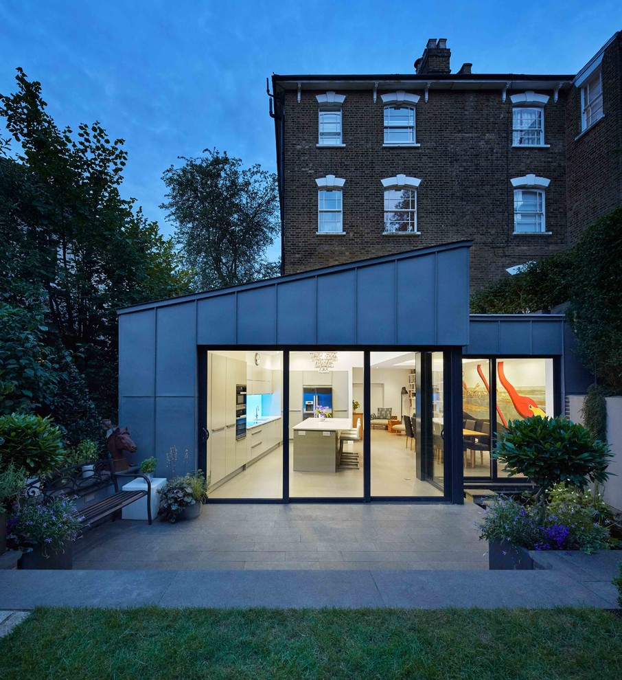 Exterior home photo in London
