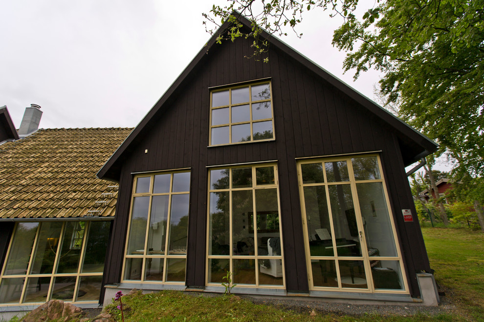 Idées déco pour une façade de maison scandinave.