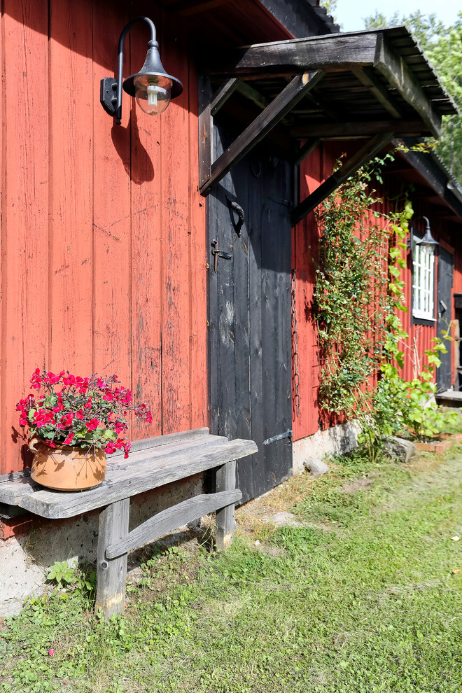 Inspiration for a farmhouse house exterior in Stockholm.