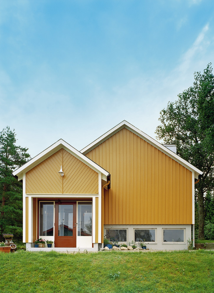 Свежая идея для дизайна: дом в скандинавском стиле - отличное фото интерьера