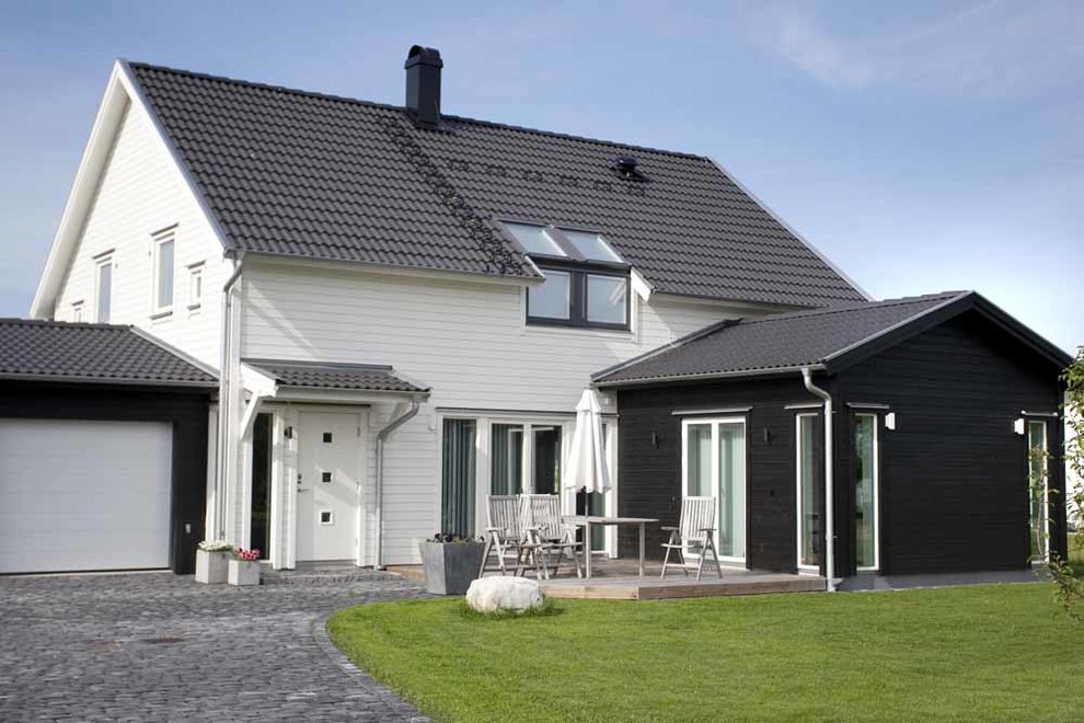 Example of a danish exterior home design in Gothenburg
