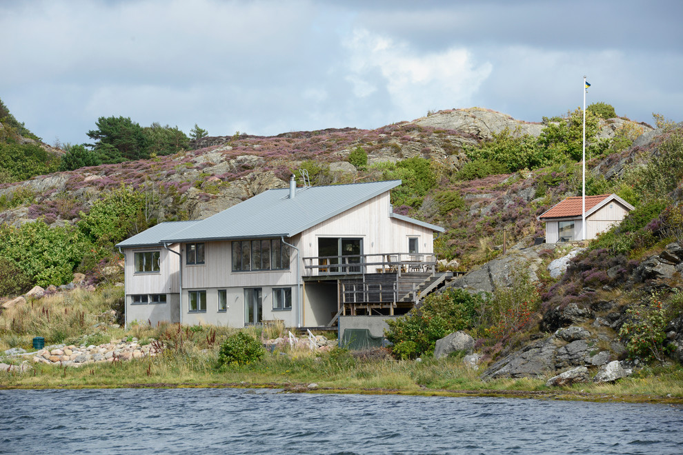 Idéer för skandinaviska trähus, med två våningar och tak i metall