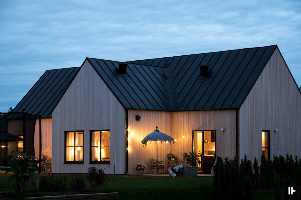 Inspiration for a scandinavian house exterior in Other.