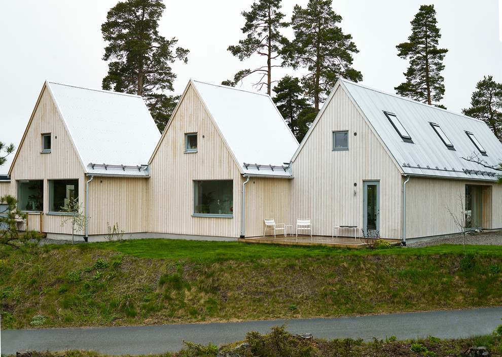 Minimalistisk inredning av ett radhus