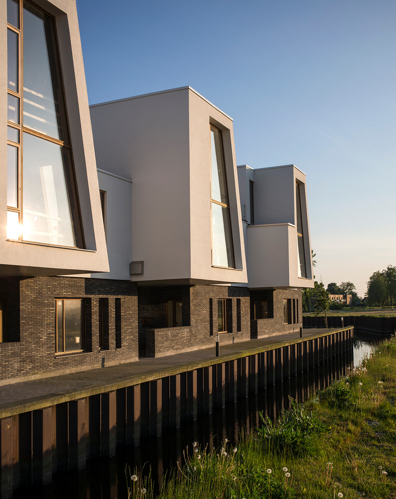 Dreistöckige Moderne Doppelhaushälfte mit bunter Fassadenfarbe in Aarhus