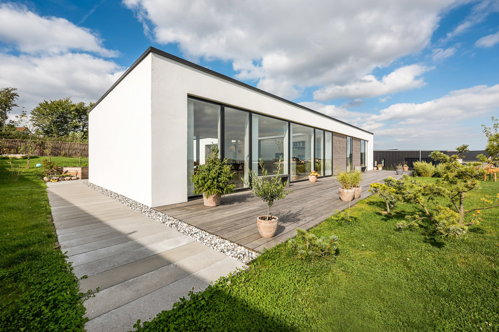 This is an example of a modern detached house in Aarhus with a flat roof.