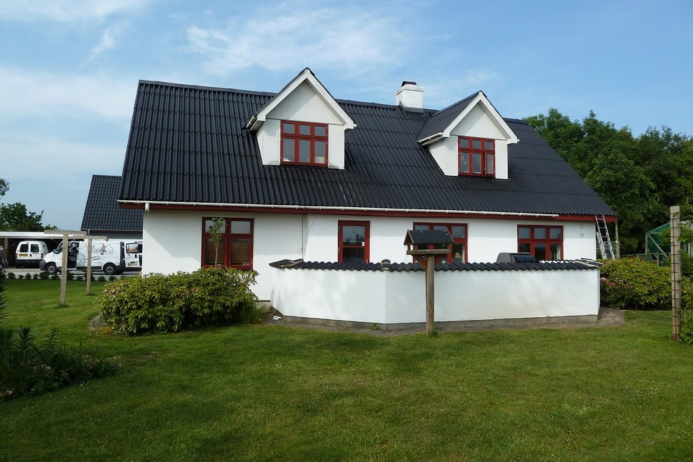 Exemple d'une façade de maison scandinave.