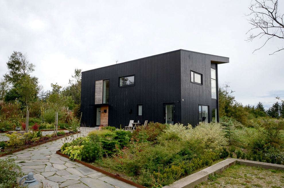 This is an example of a scandinavian house exterior in Esbjerg.