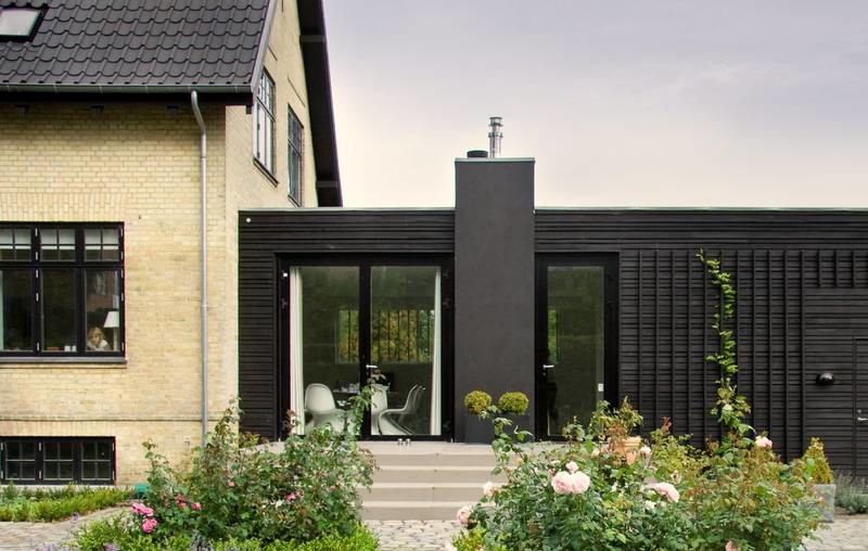 Example of a classic exterior home design in Esbjerg