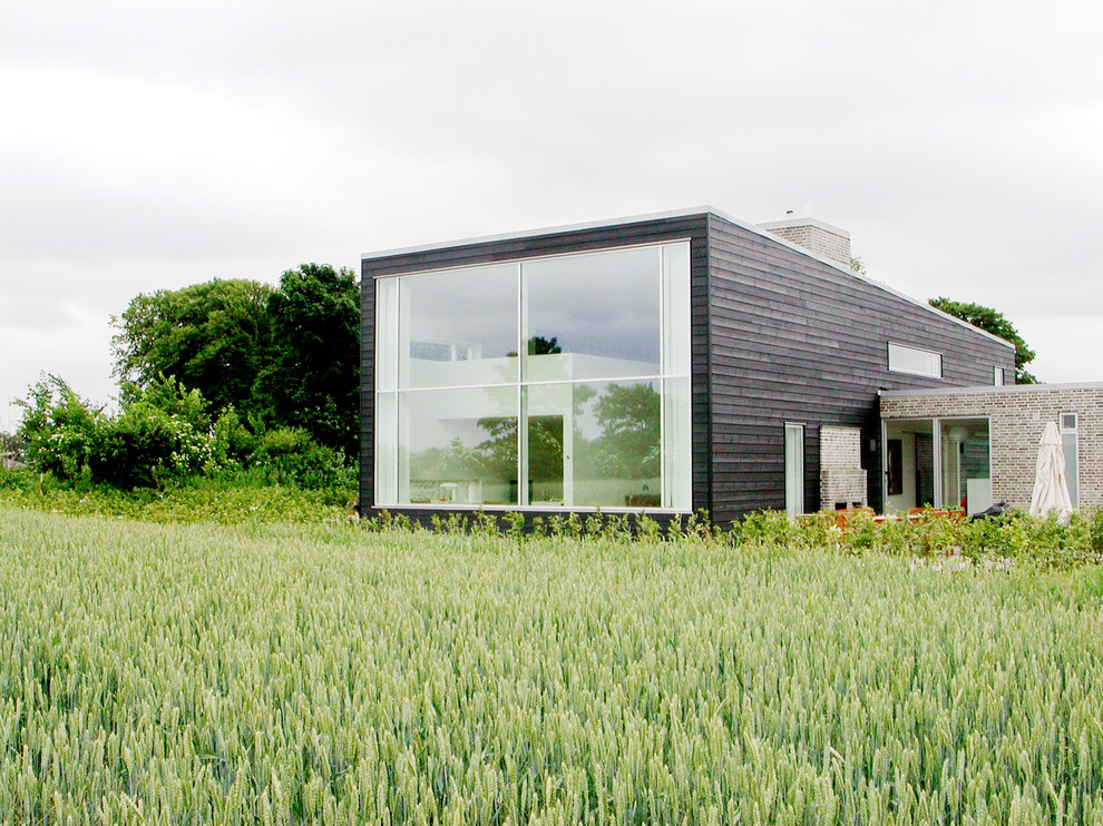 Photo of a contemporary house exterior in Esbjerg.