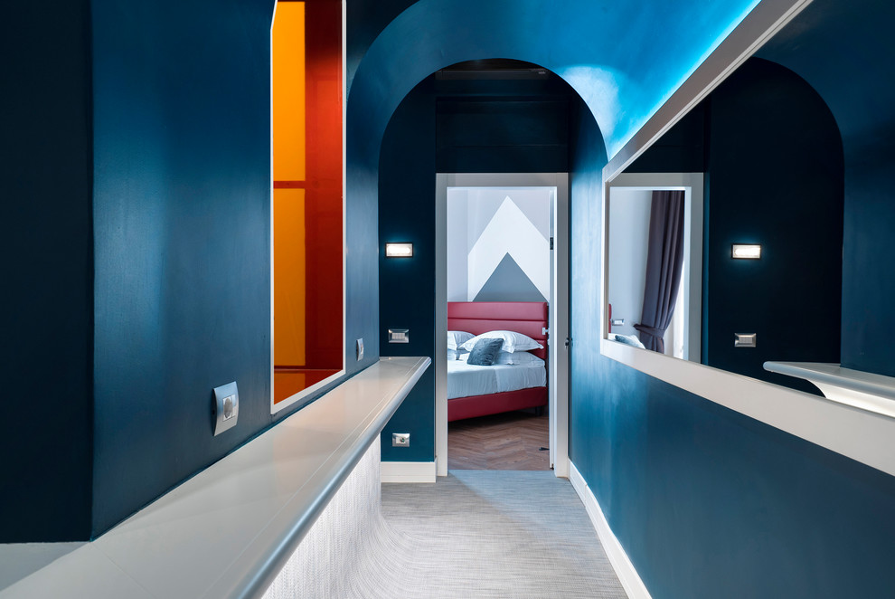 На фото: коридор в современном стиле с синими стенами и серым полом