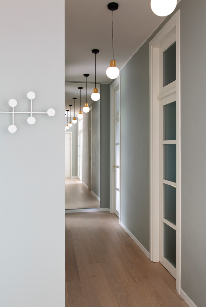Inspiration for a scandinavian hallway remodel in Turin