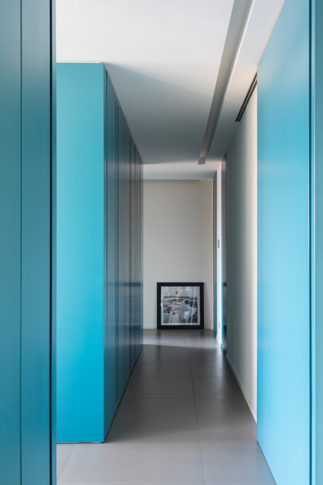 Cette photo montre un couloir moderne.
