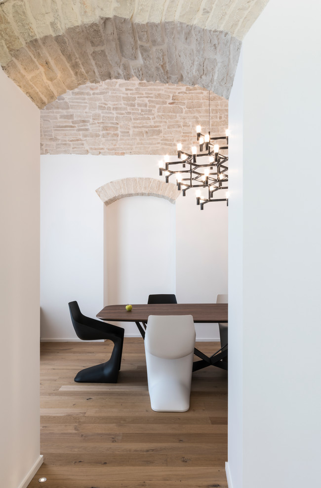 Design ideas for a mediterranean dining room in Bari.